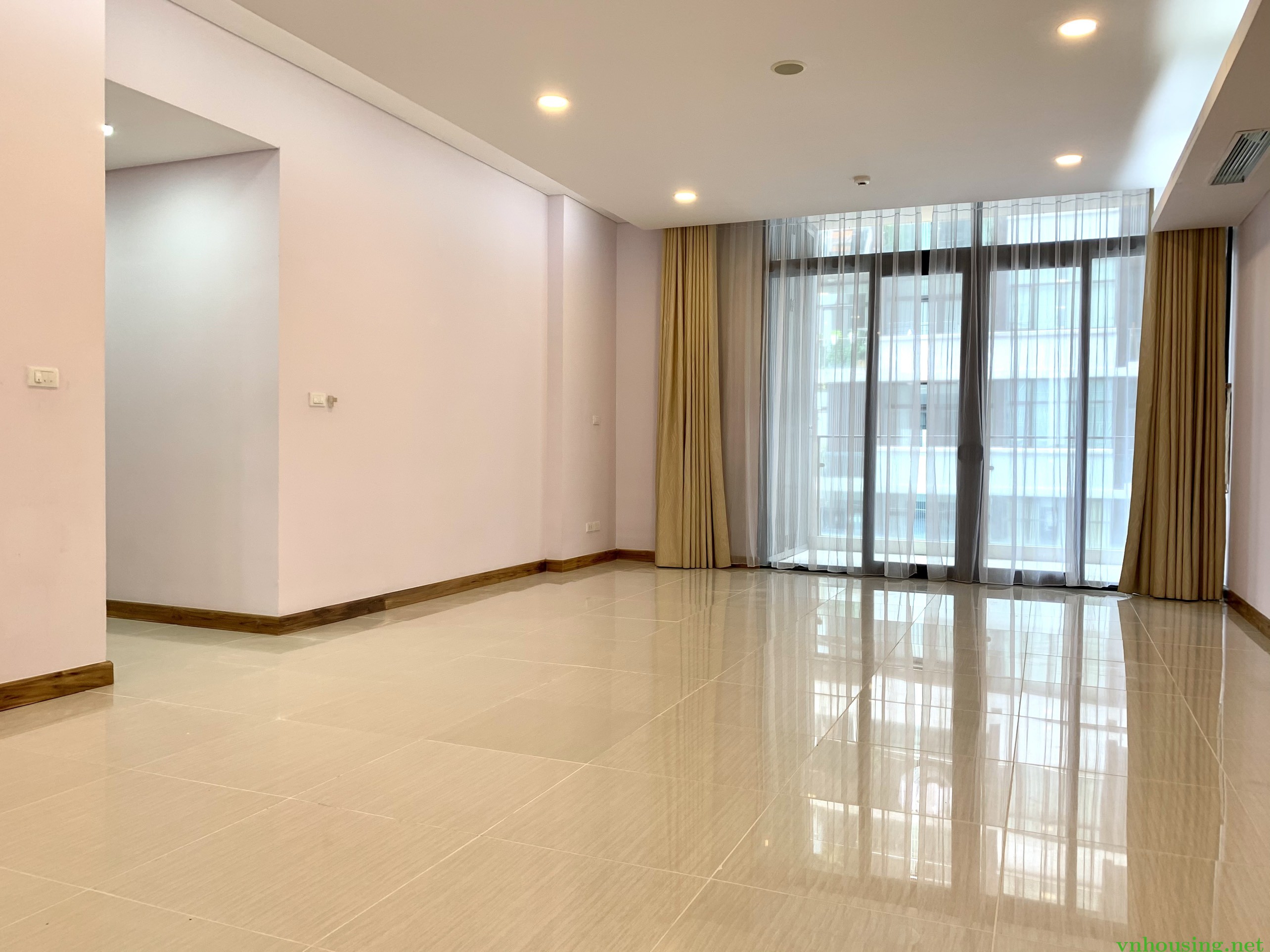 cho thuê căn hộ chung cư Dolphin Plaza.171m2,3pn,2wc,đồ cơ bản,giá 17tr/tháng.LH:0971440890